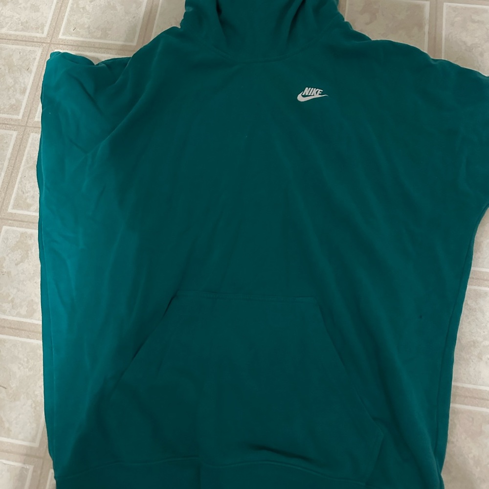 Nike short sleeves sweater size medium